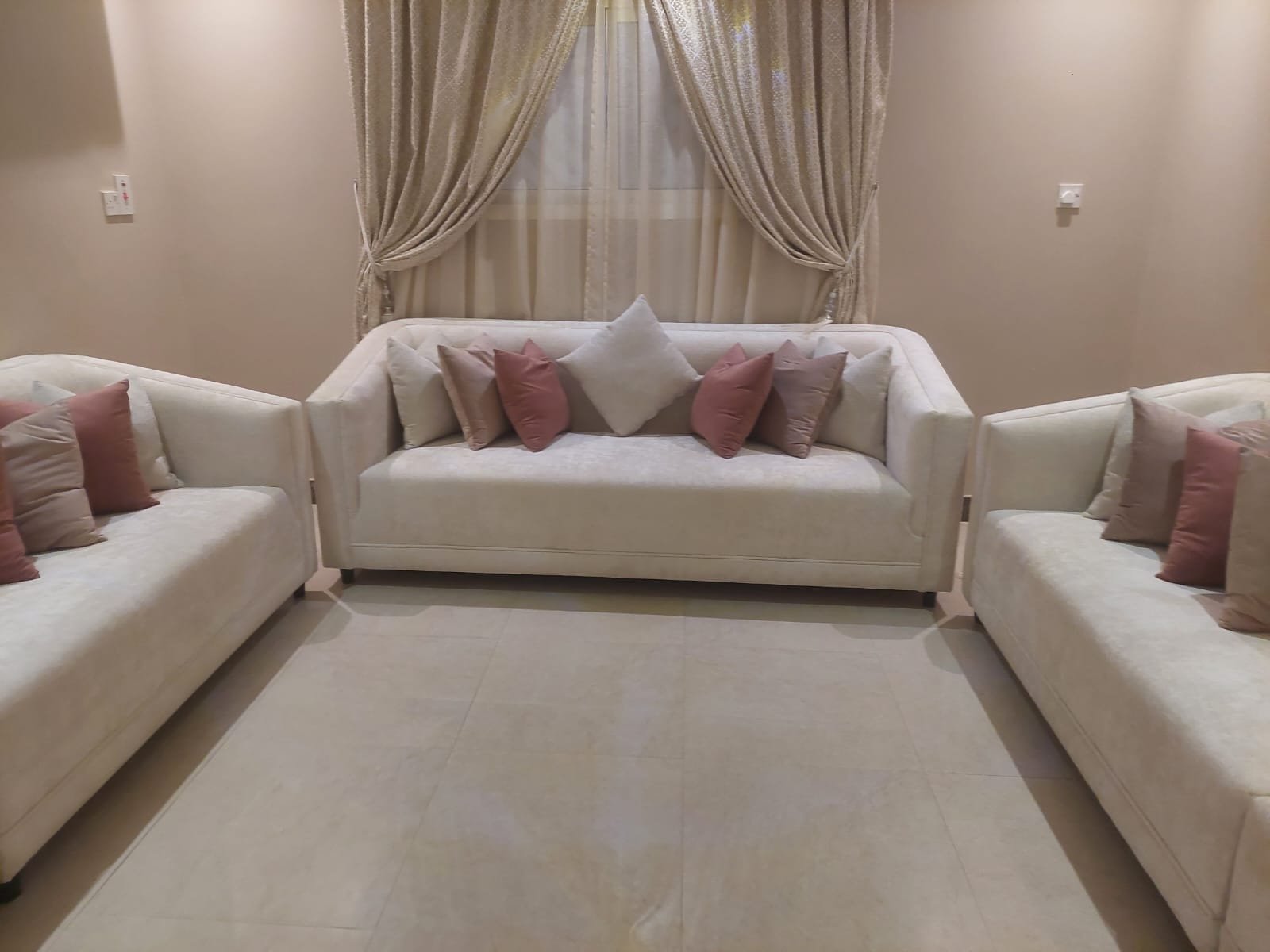 تنجيد كنب وكراسي — مظهر جديد لقطعتك